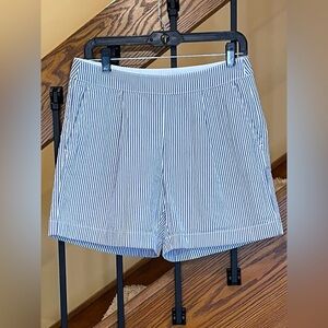 Brooks Brothers Shorts Seersucker Side Zip pockets Blue & white SZ. 6 Women’s